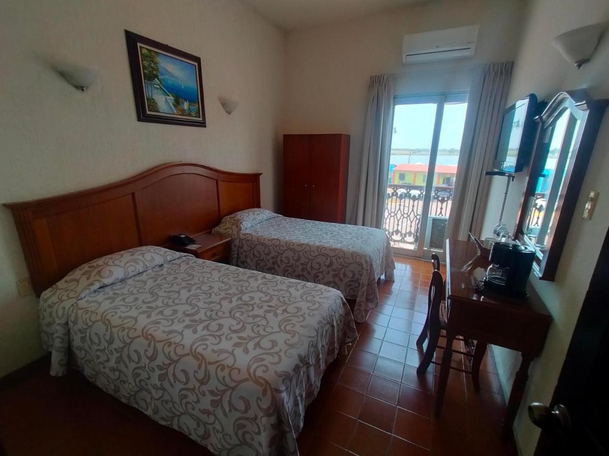 Hotel Posada Dona Lala 틀라코탈판 외부 사진