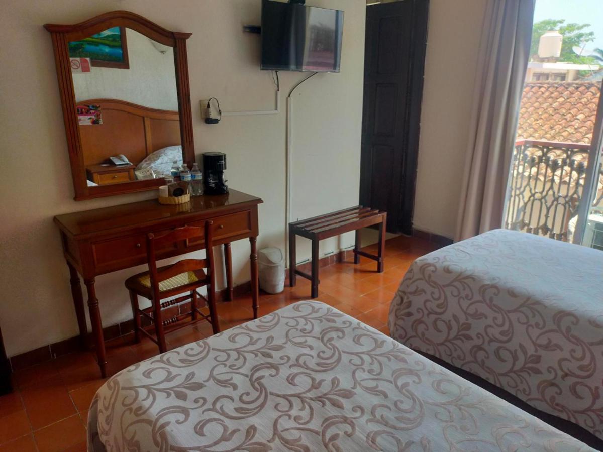 Hotel Posada Dona Lala 틀라코탈판 외부 사진