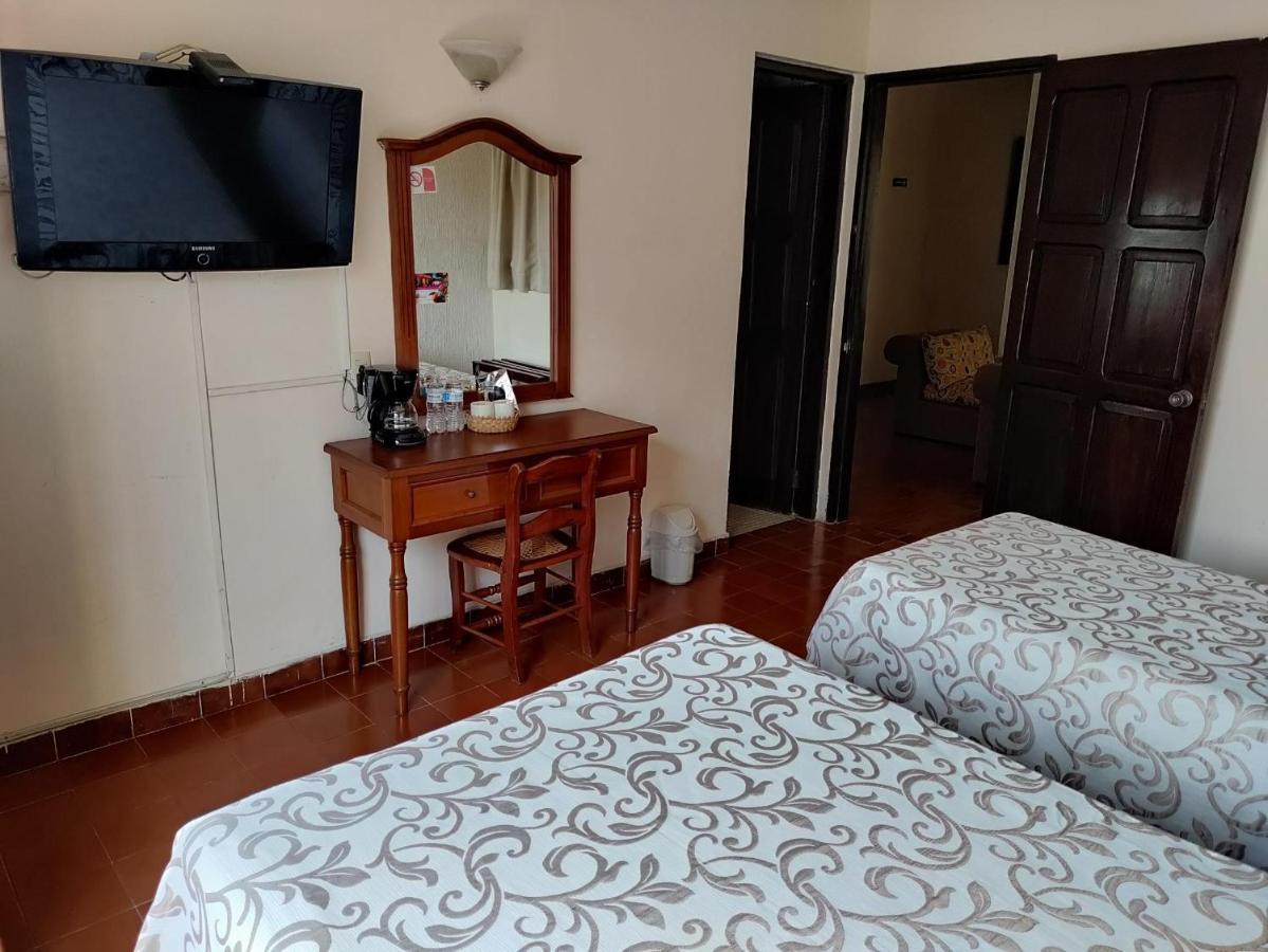 Hotel Posada Dona Lala 틀라코탈판 외부 사진