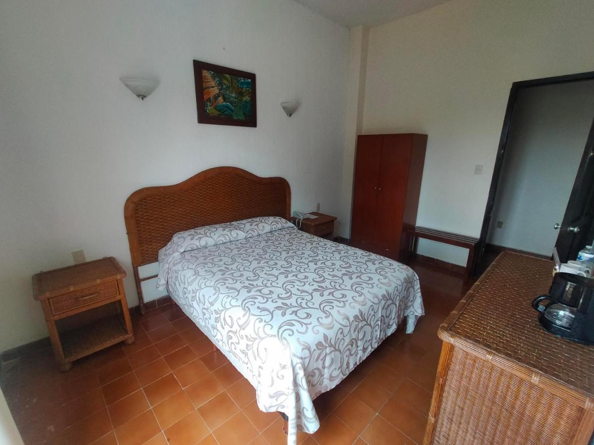 Hotel Posada Dona Lala 틀라코탈판 외부 사진