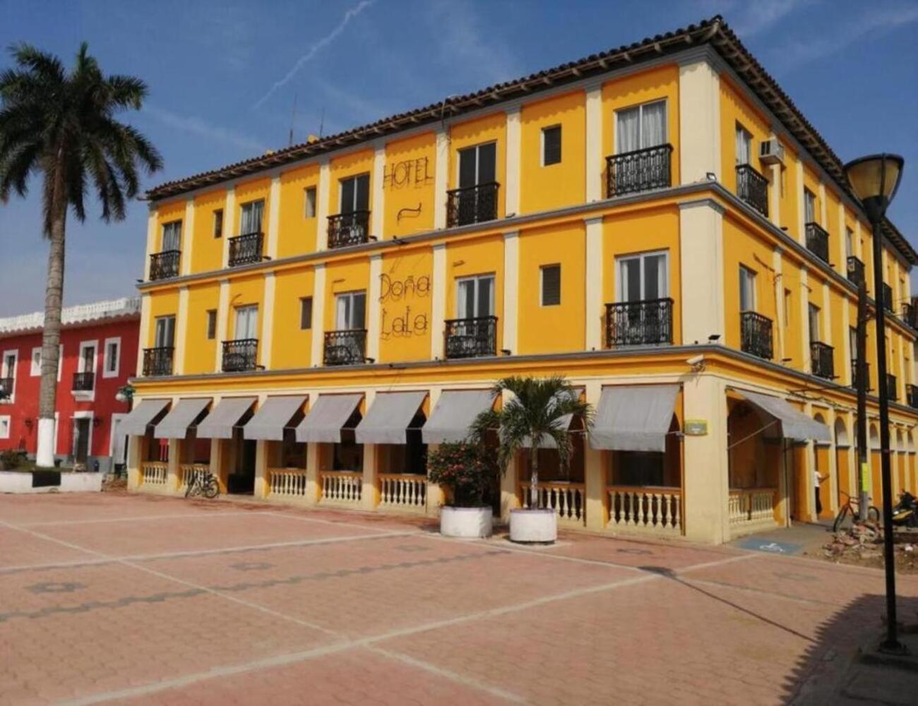 Hotel Posada Dona Lala 틀라코탈판 외부 사진