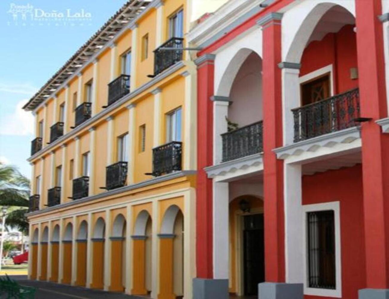 Hotel Posada Dona Lala 틀라코탈판 외부 사진